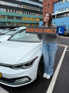 geslaagde leerling bij rijschool den haag