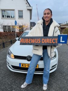 geslaagde leerling rijbewijs Direct - rijschool den haag