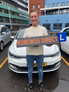 leerling geslaagd bij beste rijschool in den haag