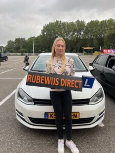 geslaagde leerling - rijschool den haag - rijbewijs direct